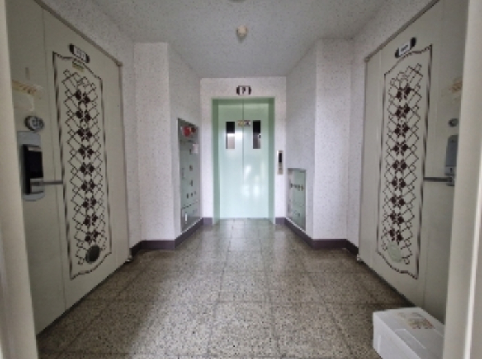 9층 엘리베이터 앞 전경