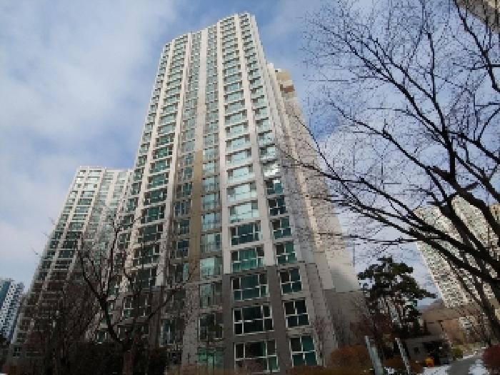 부동산 소재 건물 전체 전경