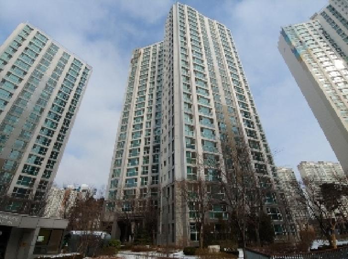 부동산 소재 건물 전체 전경