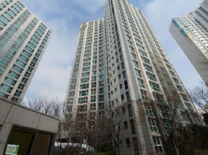 부동산 소재 건물 전체 전경