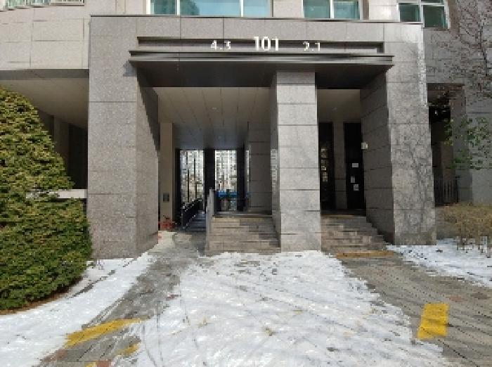 공동 현관 입구