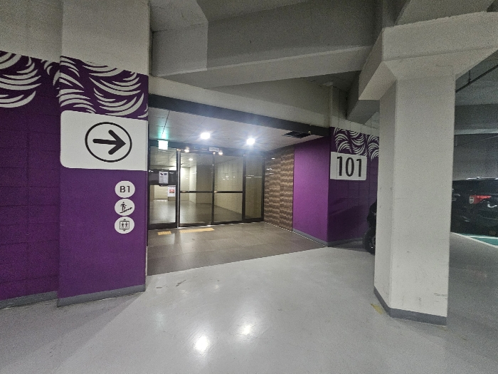 지하주차장 출입구