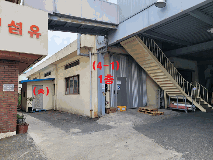 건물 (4-1) 1층 및 제시외건물 (ㅊ) 전경