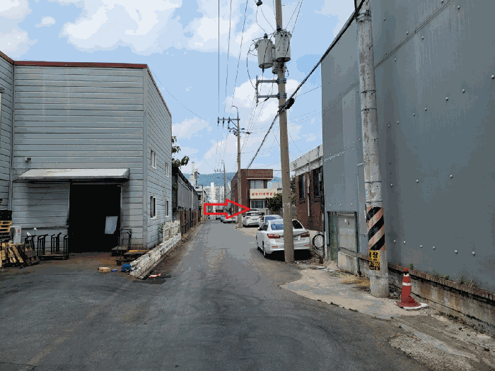 본건 및 서측 도로 전경
(도로 남측에서 촬영)