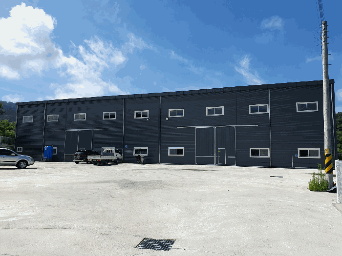 (1)토지, (2)건물 북동측 전경