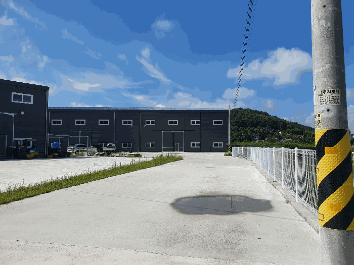 (1)토지, (2)건물 북동측 전경