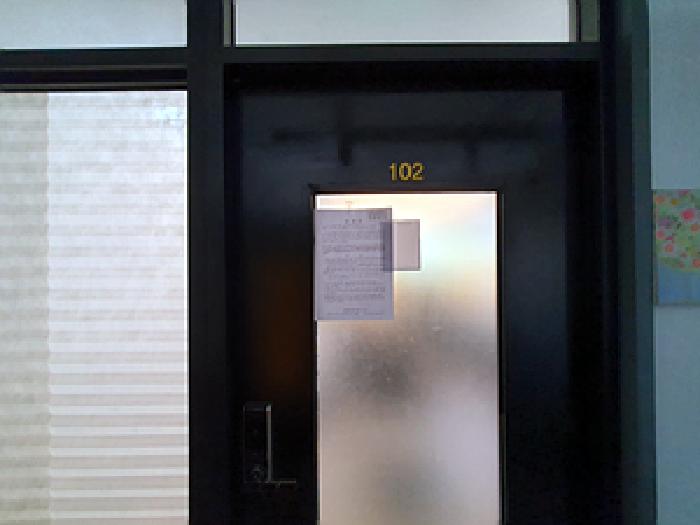 1층 102호, 출입문에 안내문 게시(2025.04/25)