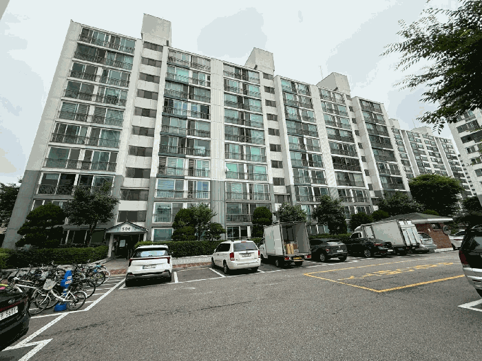 본건 소재 506동 전경