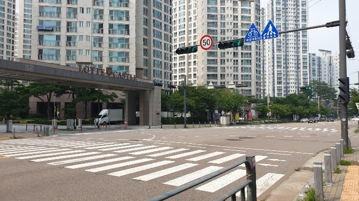 단지입구 주변전경