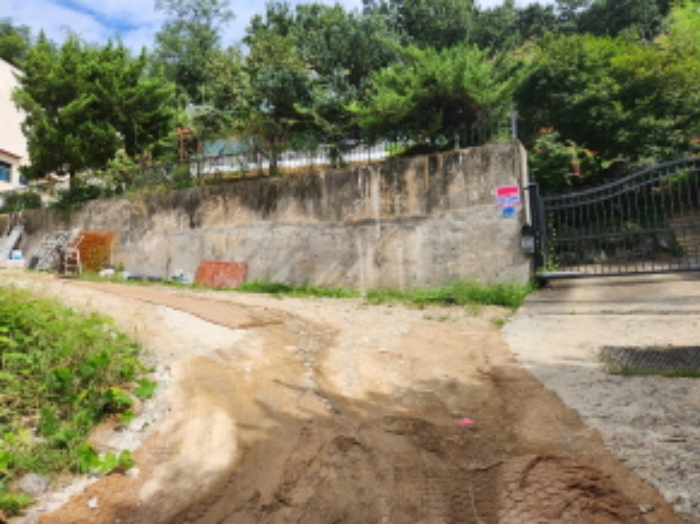 본건 부동산 전경(입구쪽에서 바라본 모습)