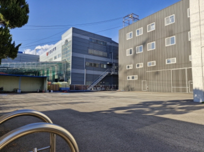 사진2. 왼쪽 임시천막