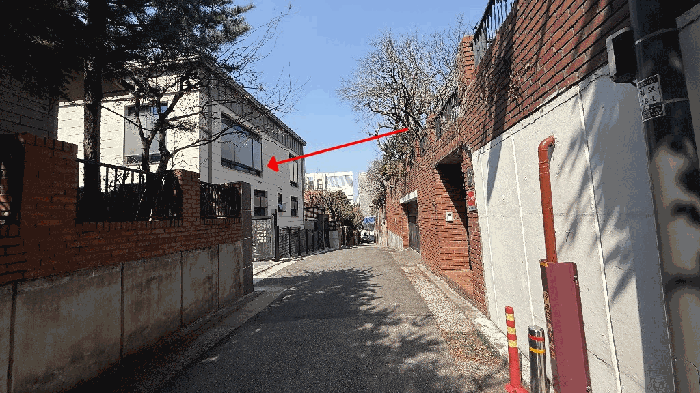 본건 주변전경(동측 도로, 본건 남동측에서 촬영)