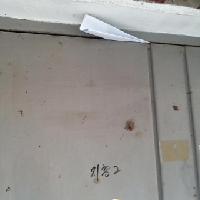 지층2호 세대 출입문