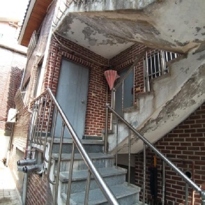 1층 좌측 세대 입구 모습