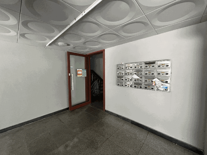 본건 소재 건물 주출입구 전경