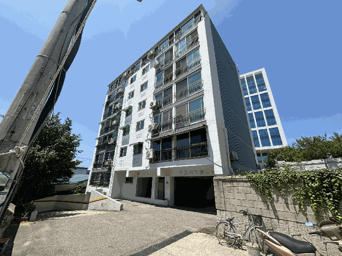 본건 소재 건물 전경