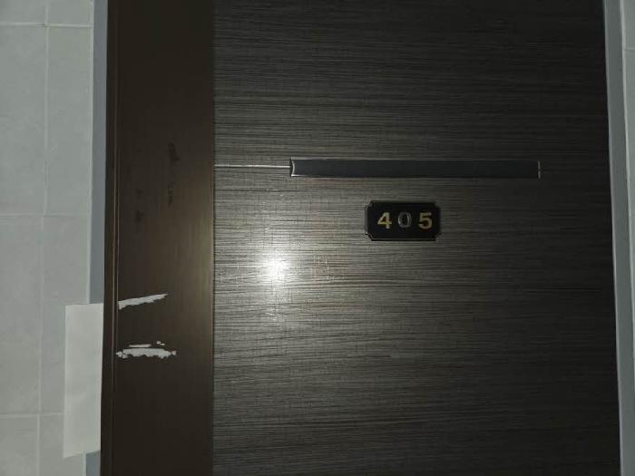본건 405호 현관문