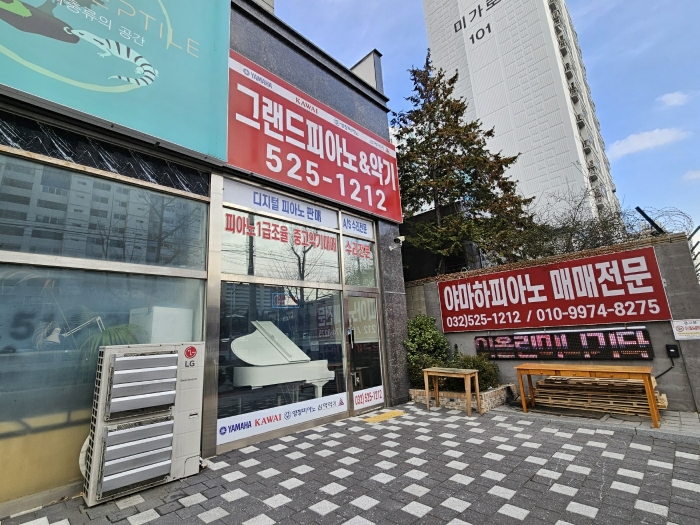 [본건 측면 전경]