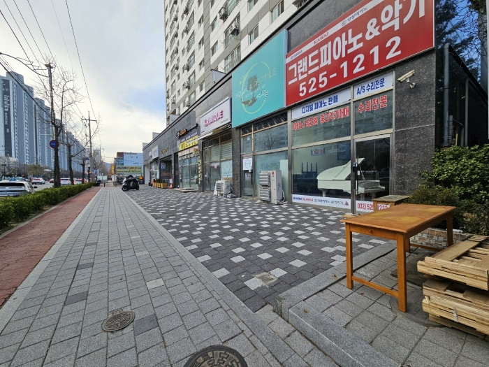 [본건 및 접면 도로 현황]