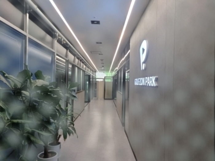 내부 모습(복도좌측:201~205호, 복도우측:237~241호)