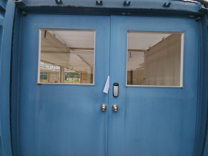 출입문 및 안내장