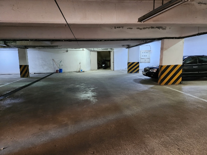 지층 주차장 전경