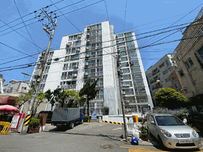 본건이 소재한 건물 전경