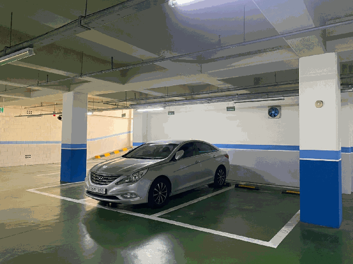 지하주차장(호별 표시판 부착되어 있음)