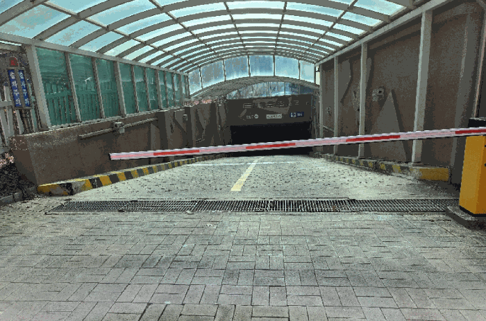 지하주차장 출입구