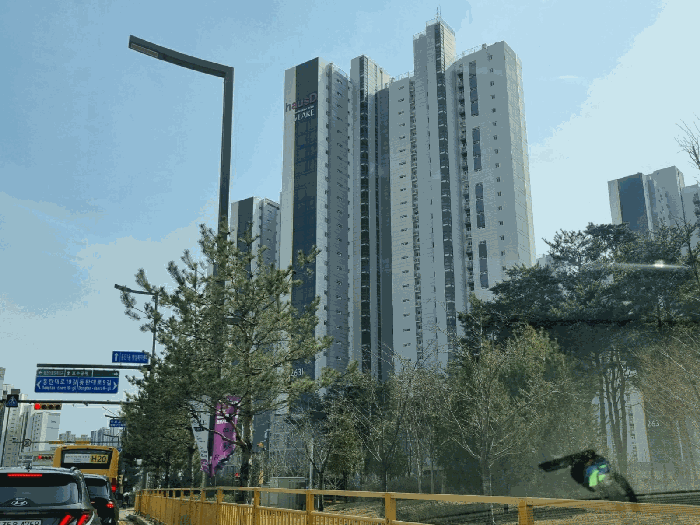 본건 북측에서 촬영