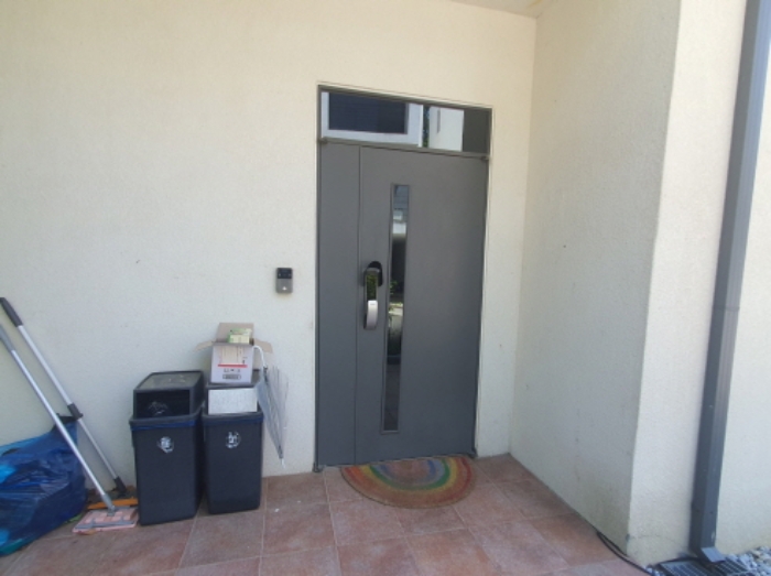 현장사진(건물 현관)