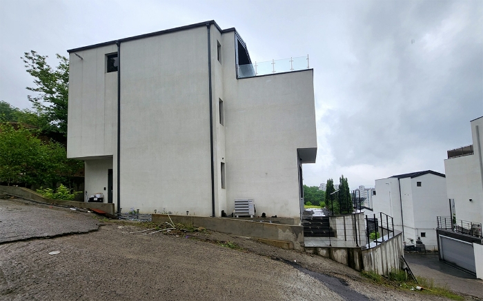 2. 기호 1토지 및 기호 2건물(북서측에서 촬영)