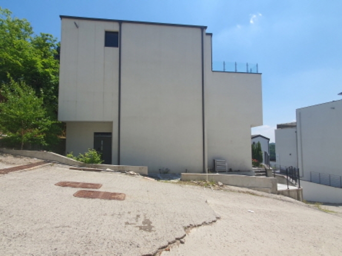 현장사진(건물 측면)