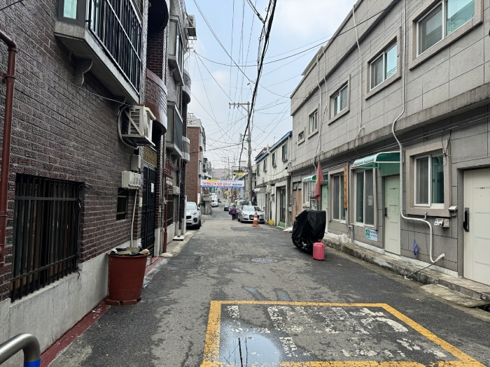 본건 서측 도로 주위환경