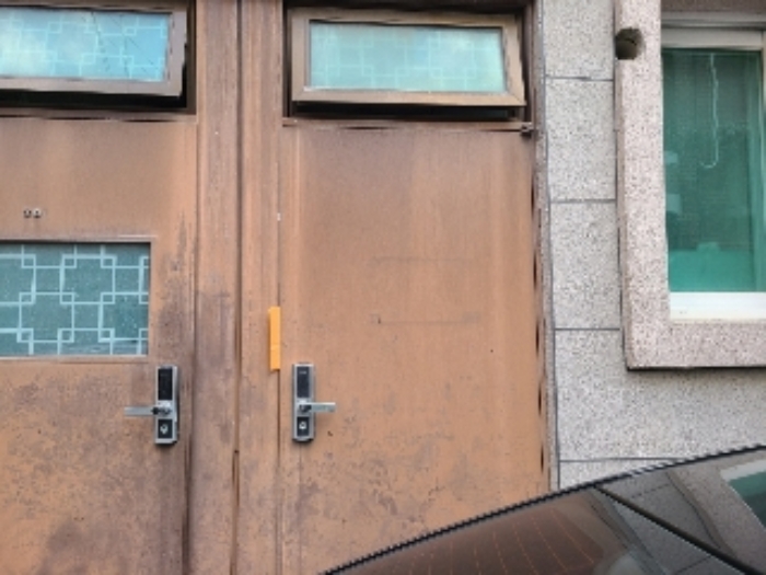 1층-2층 연결 출입문