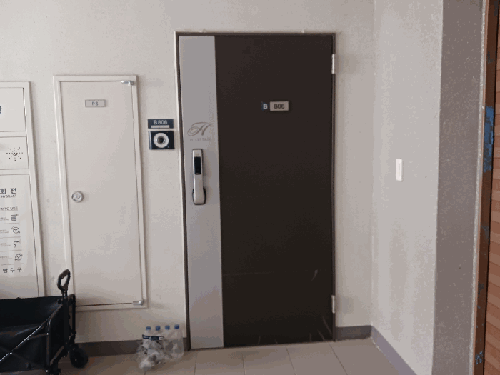 B - 806호 현관 전경.