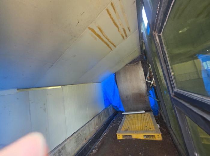 제시외 판넬조 천막지붕 창고 내부