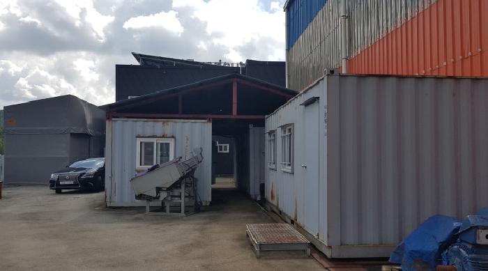 본건 북동쪽 경계 부근에 소재하는 제시외 컨테이너박스 