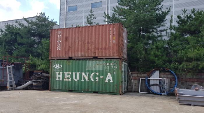 본건 남서쪽 경계 부근에 소재하는 제시외 컨테이너박스