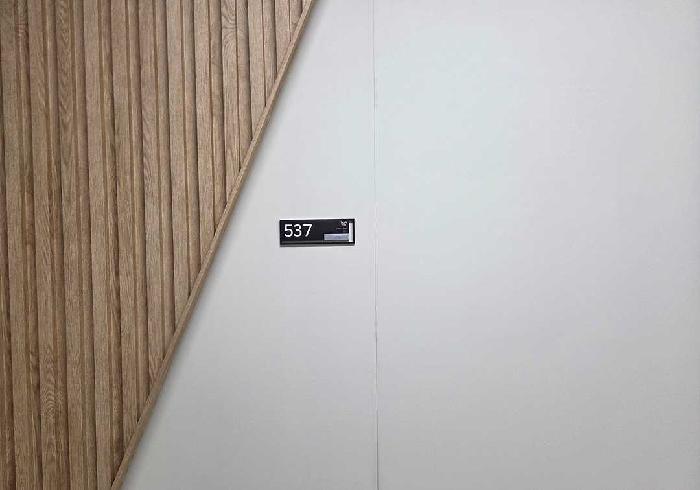 본건 호실 출입문