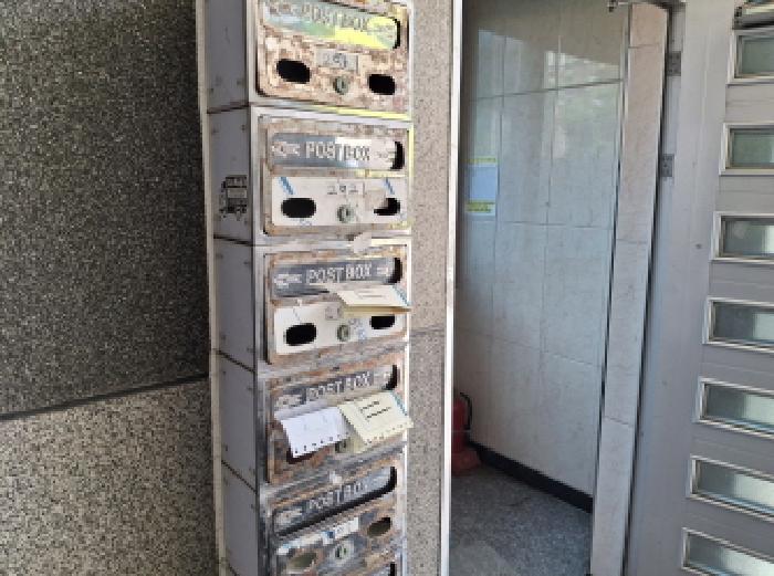 아주2로 107, 1층 우편함