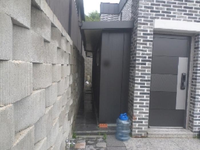 사진3. 목록 2건물의 부합물로 보이는 제시외 건물 모습