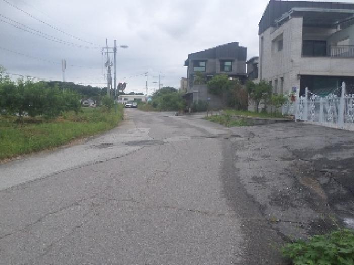 사진5. 주택단지 앞을 지나는 목록3 도로의 모습