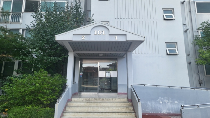 공동 출입문 촬영