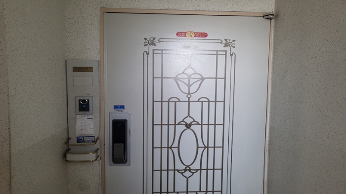 내부 현관문 촬영