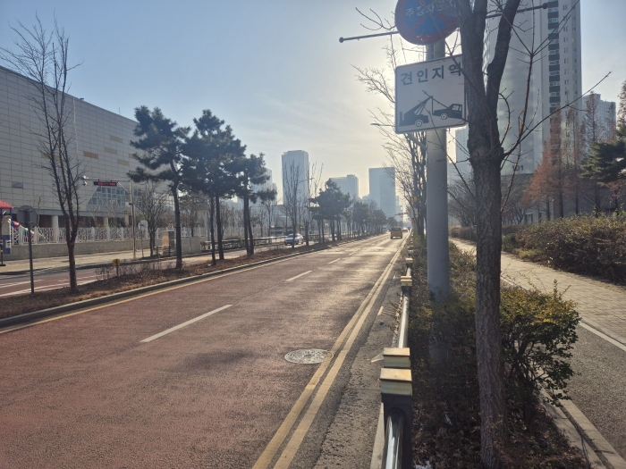 대상물건 주변전경[남동측 인근도로]