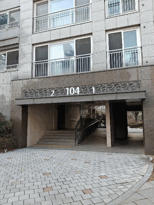 본건물(104동) 공동출입구