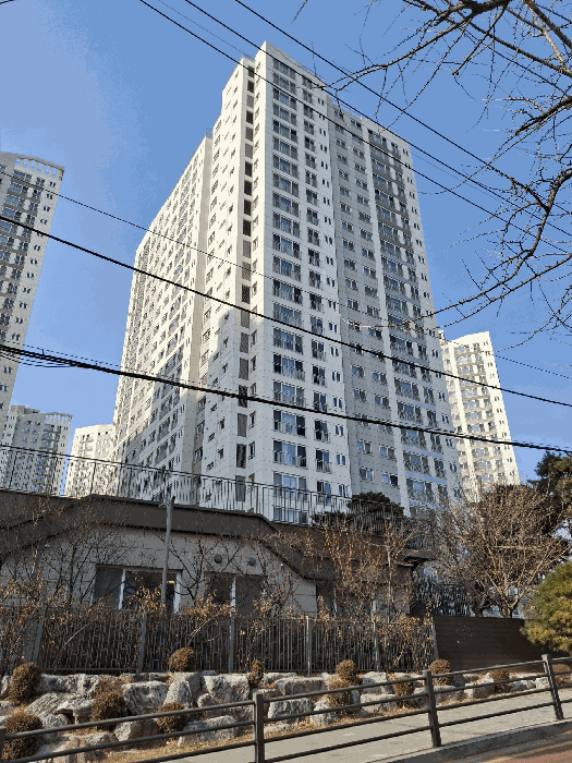 본건(104동) 전경 : 남측에서 촬영