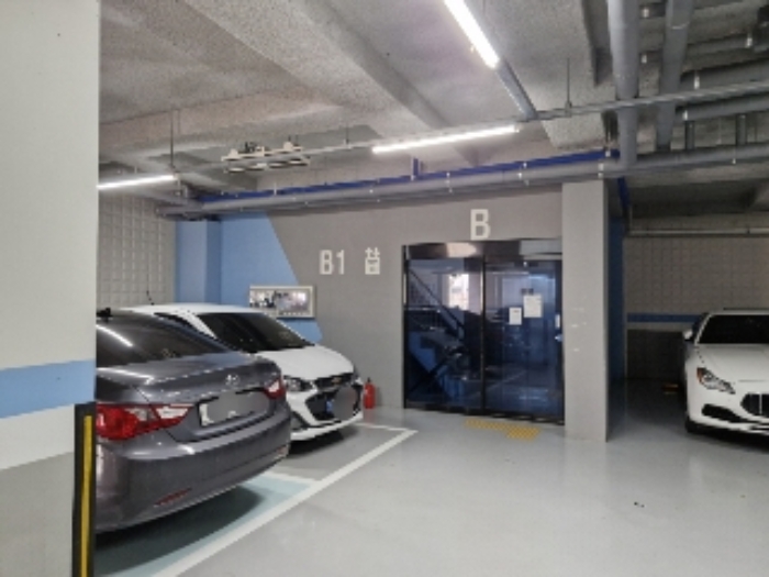 (물건 2) 지하주차장 (1층) 및 B동 공동출입구