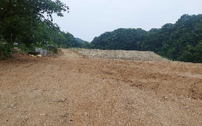 이건 6필지 토지는 서로 인접한 토지이며 대지(공장부지) 용도로 토지공사를 한 것으로 관찰됨